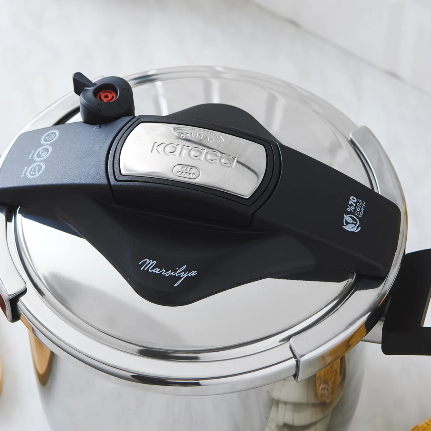 Karaca Marsilya Stainless Steel Induction Pressure Cooker Set, 7L, Silver Black - Image 4