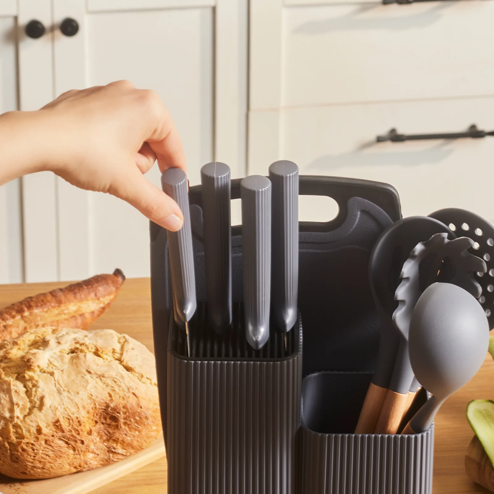 Karaca Massimo 12-Piece Knife Block Set, Chopping Board and Kitchen Utensil Set, Anthracite - Image 3