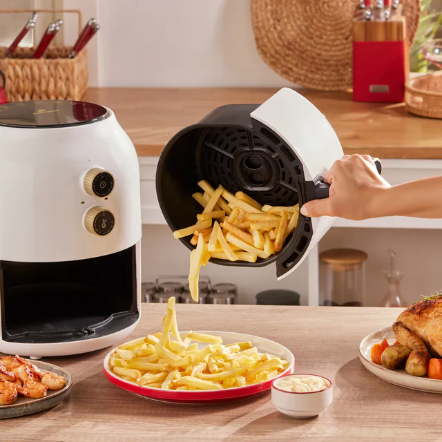 Karaca Multifry Single Pan Air Fryer, 3,5L, 1300W, White - Image 3