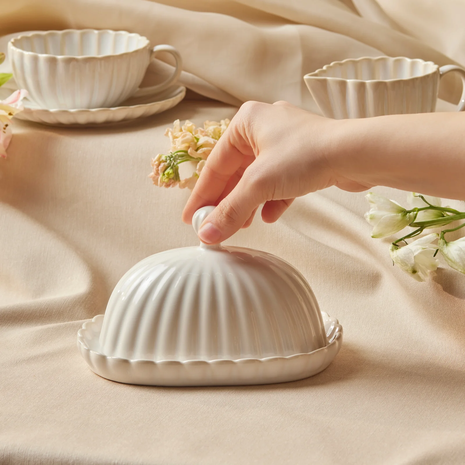 Karaca New Daisy Stoneware Butter Dish, 18,5cm, White - Image 2