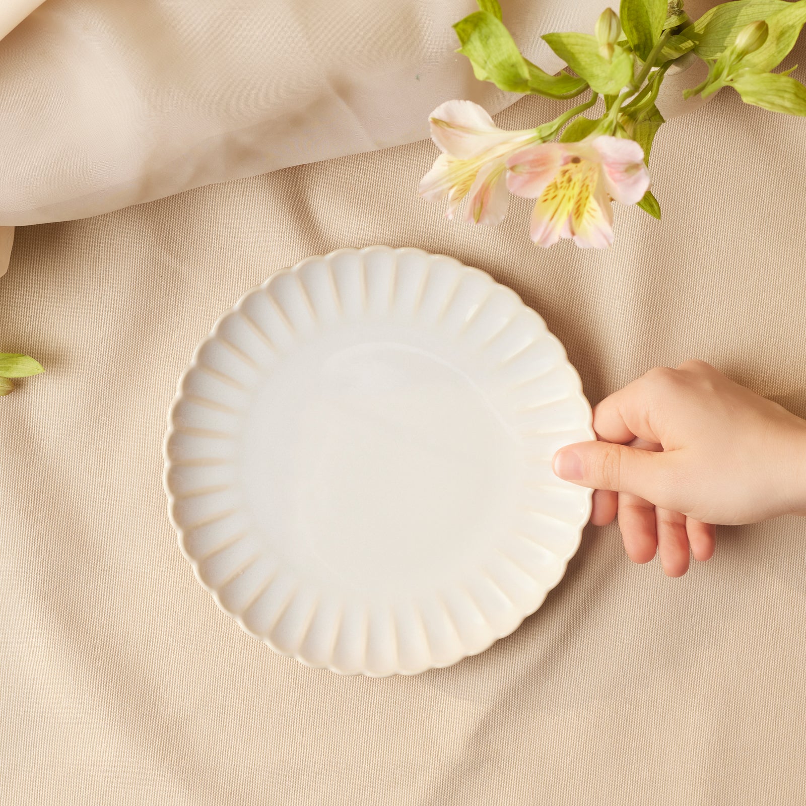 Karaca New Daisy Stoneware Dessert/Side Plate, 21cm, White - Image 2