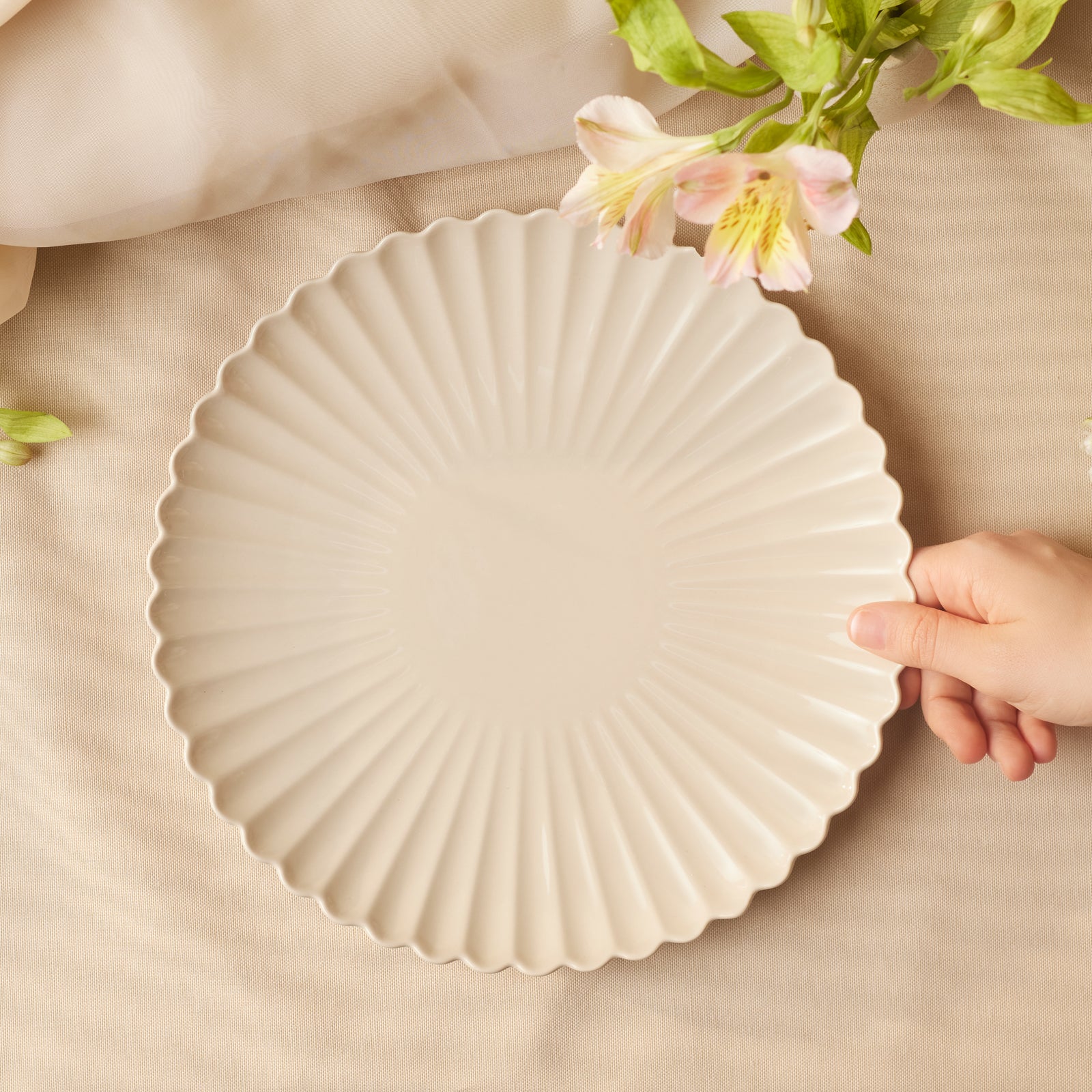 Karaca New Daisy Stoneware Dinner Plate, 27cm, White - Image 2