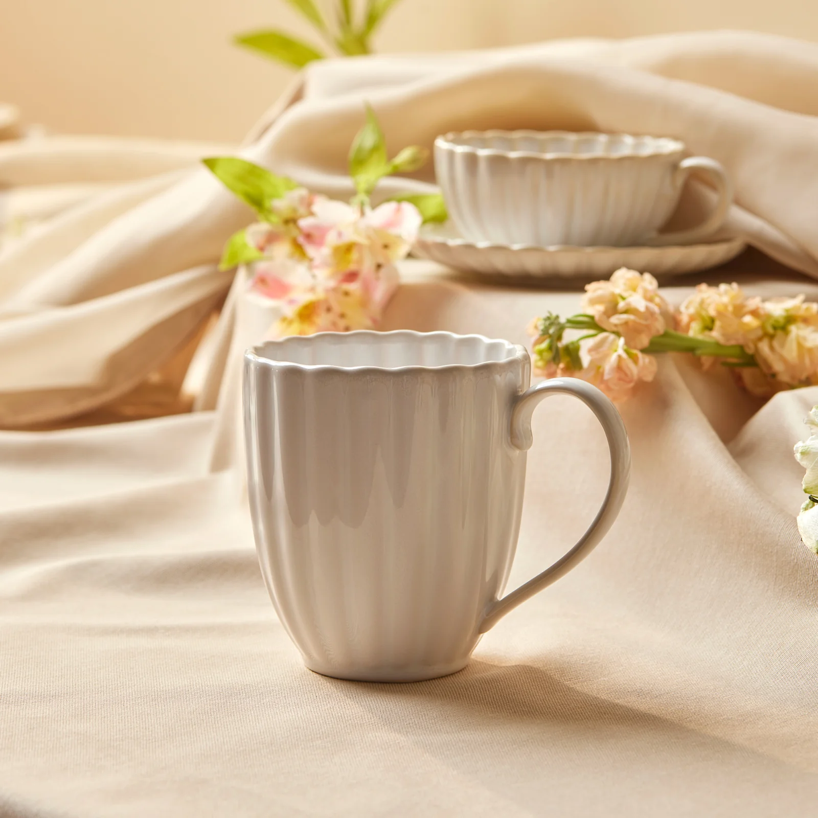 Karaca New Daisy Stoneware Mug, 410ml, White - Image 4