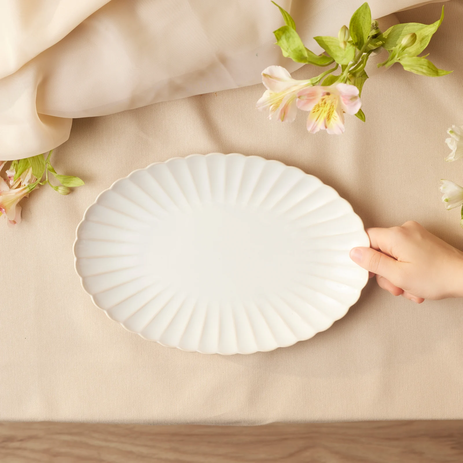 Karaca New Daisy Oval Stoneware Serving Platter, 30cm, White - Image 2