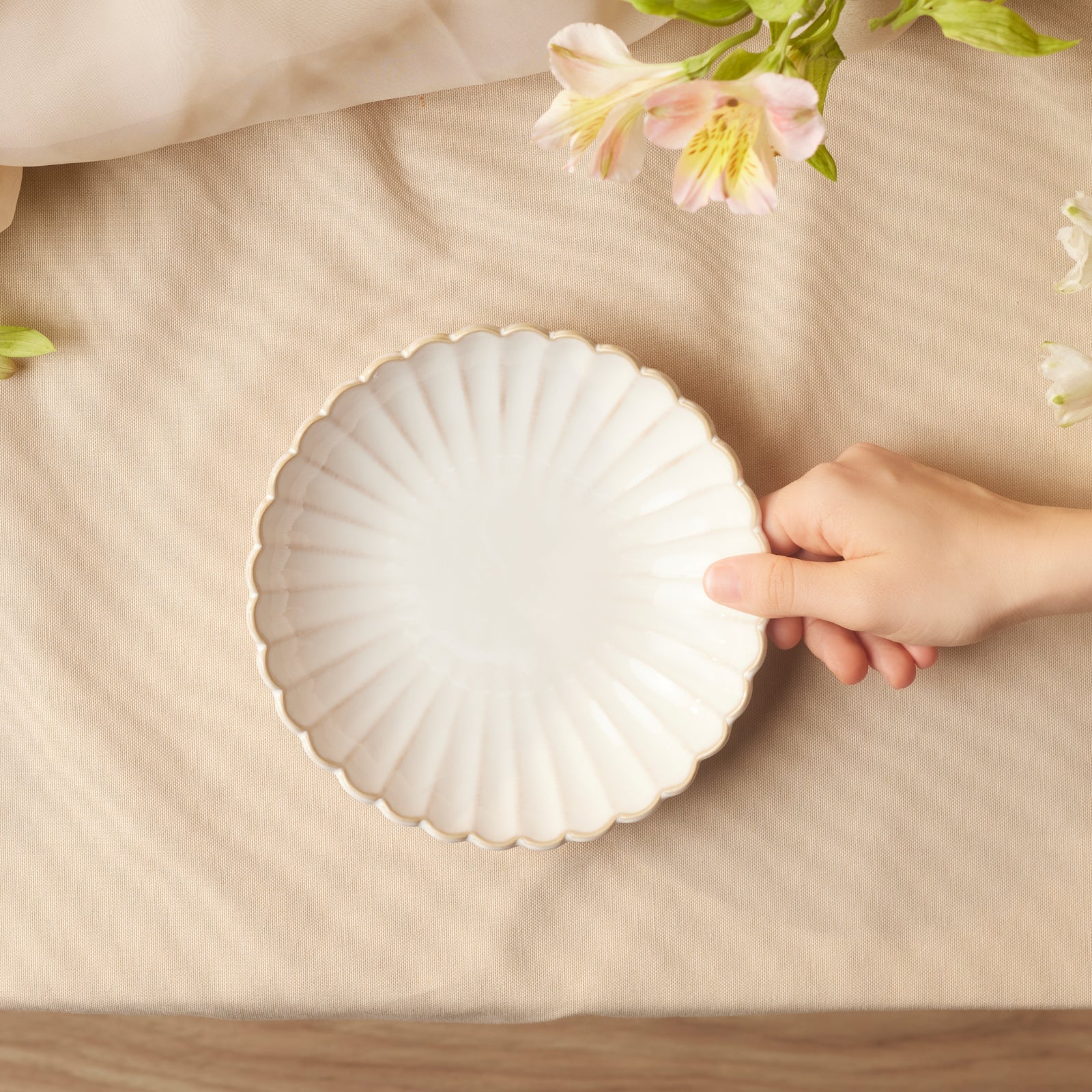 Karaca New Daisy Stoneware Pasta Bowl, 19cm, White - Image 2