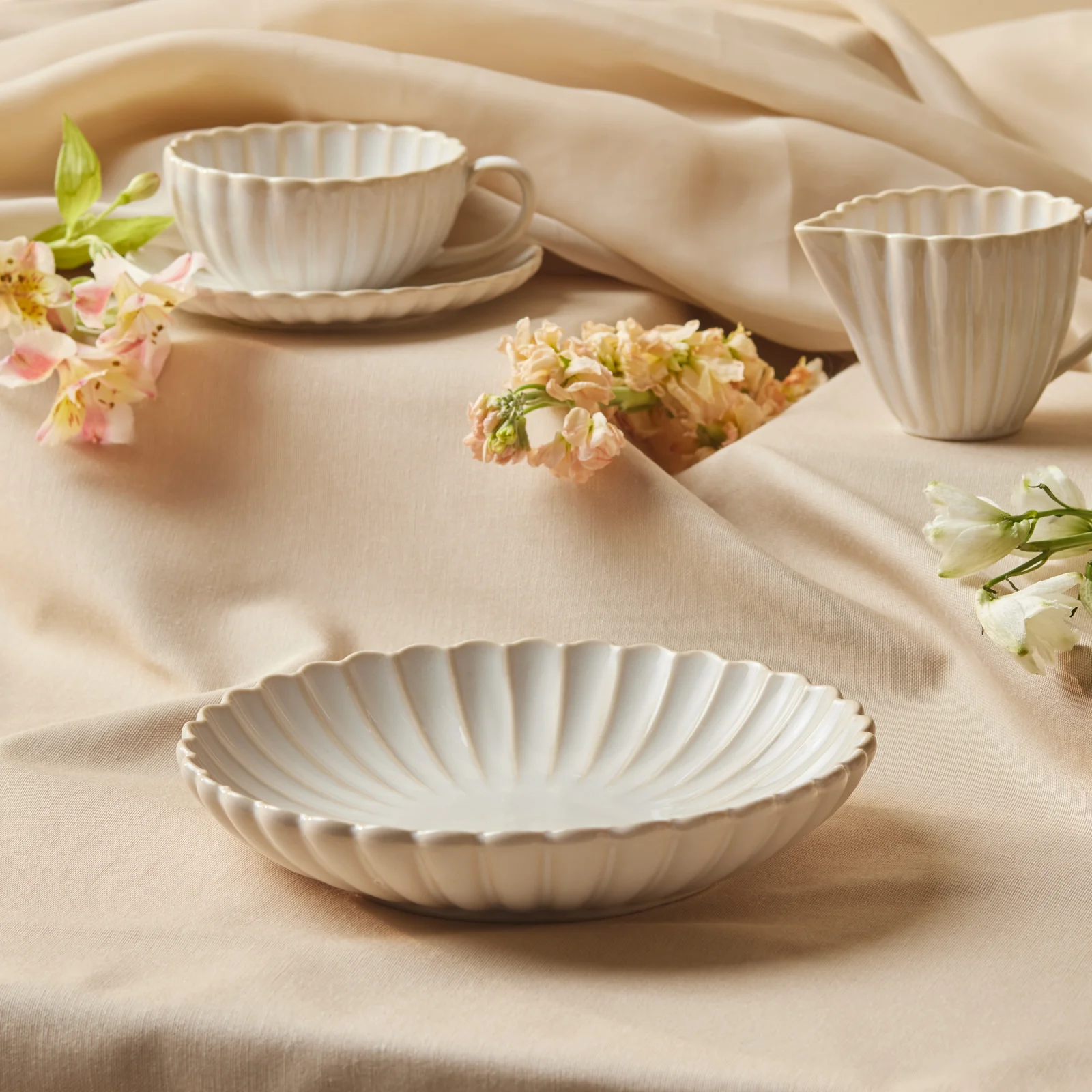 Karaca New Daisy Stoneware Pasta Bowl, 22,5cm, White