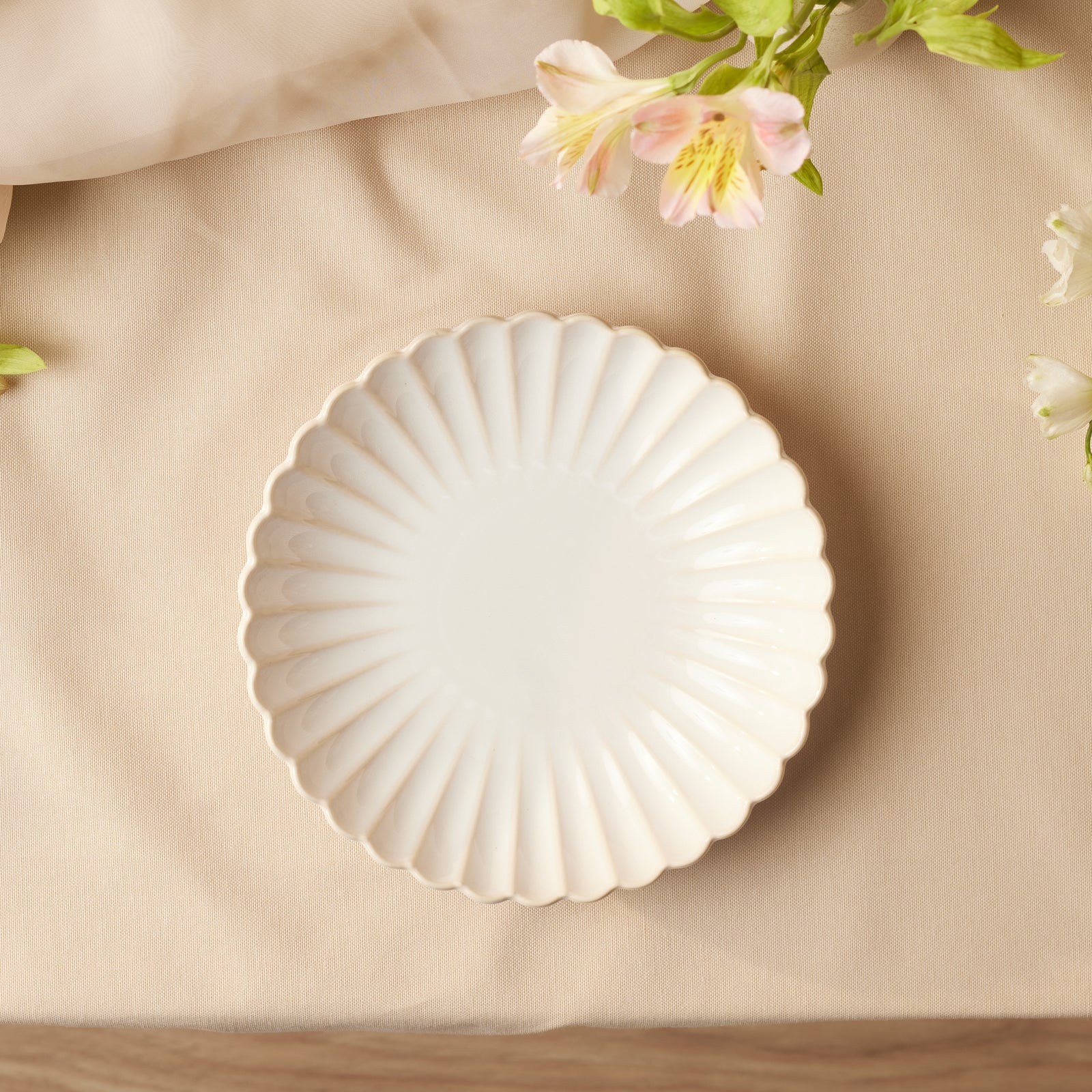 Karaca New Daisy Stoneware Pasta Bowl, 22,5cm, White - Image 3