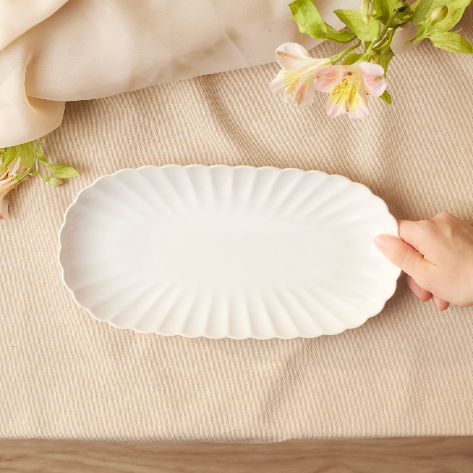 Karaca New Daisy Rectangle Stoneware Serving Platter, 31cm, White - Image 2