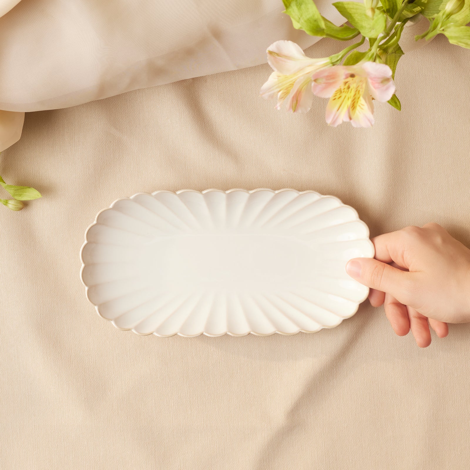 Karaca New Daisy Rectangle Stonware Serving Platter, 23cm, White - Image 2