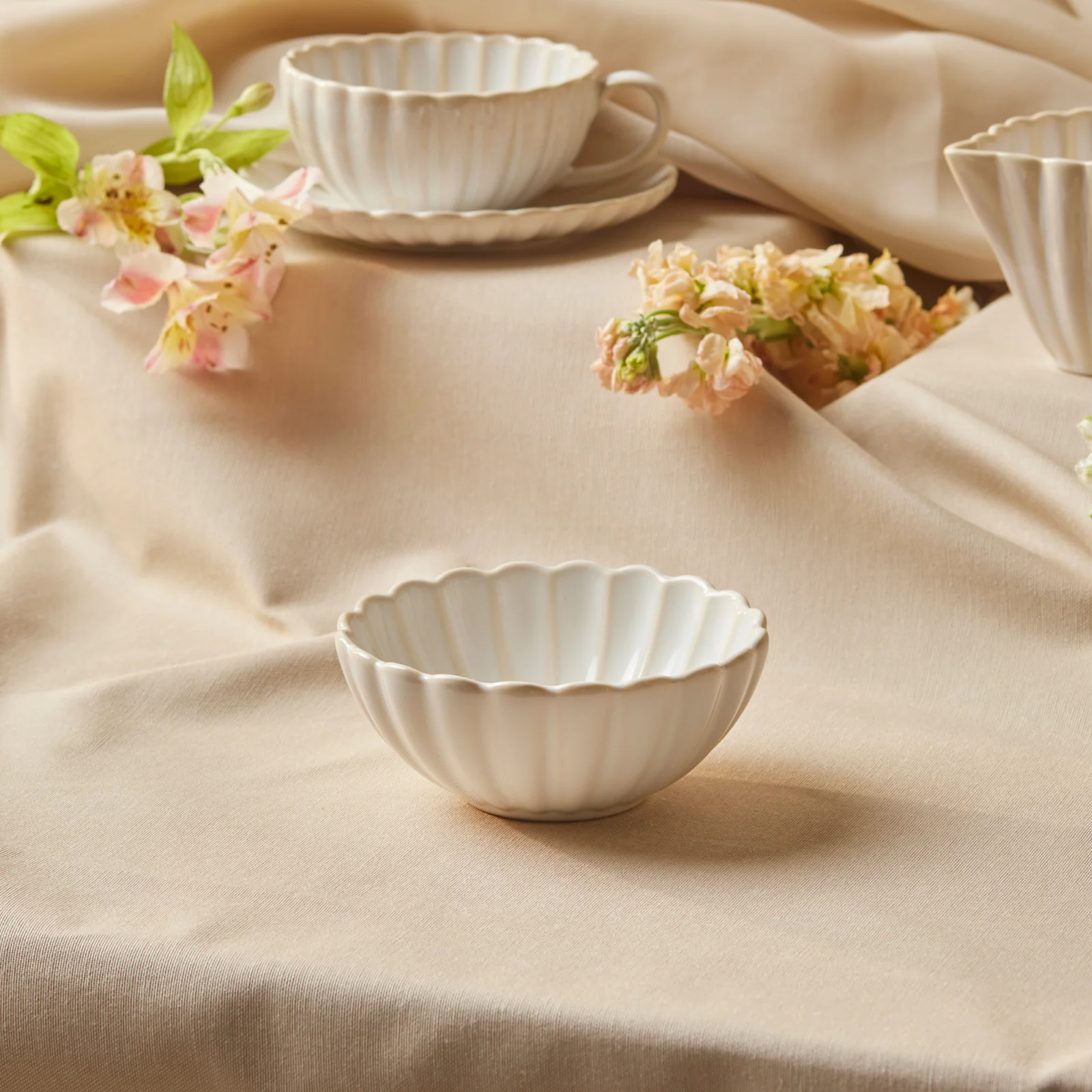 Karaca New Daisy Stoneware Snack Bowl, 13cm, White