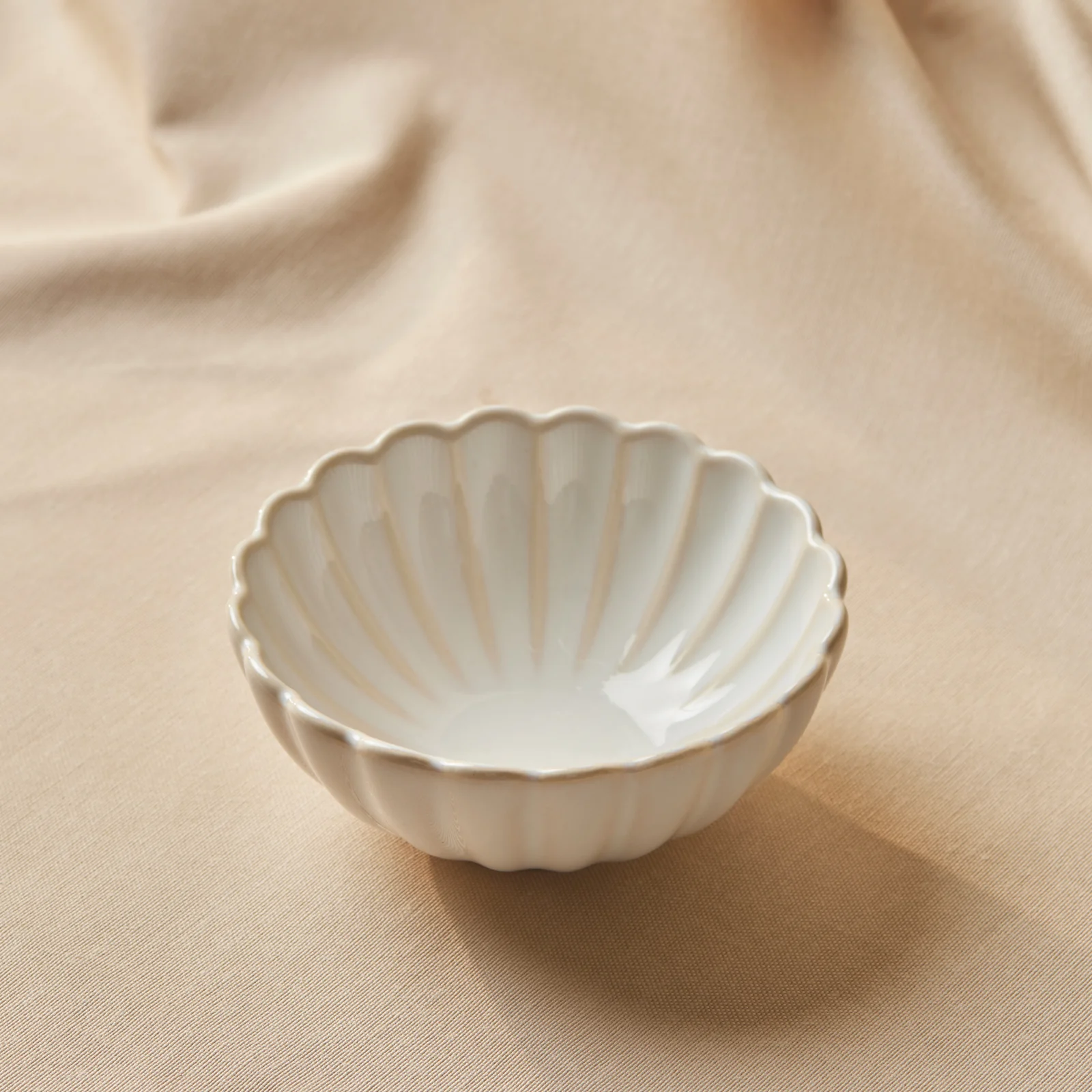 Karaca New Daisy Stoneware Snack Bowl, 13cm, White - Image 3