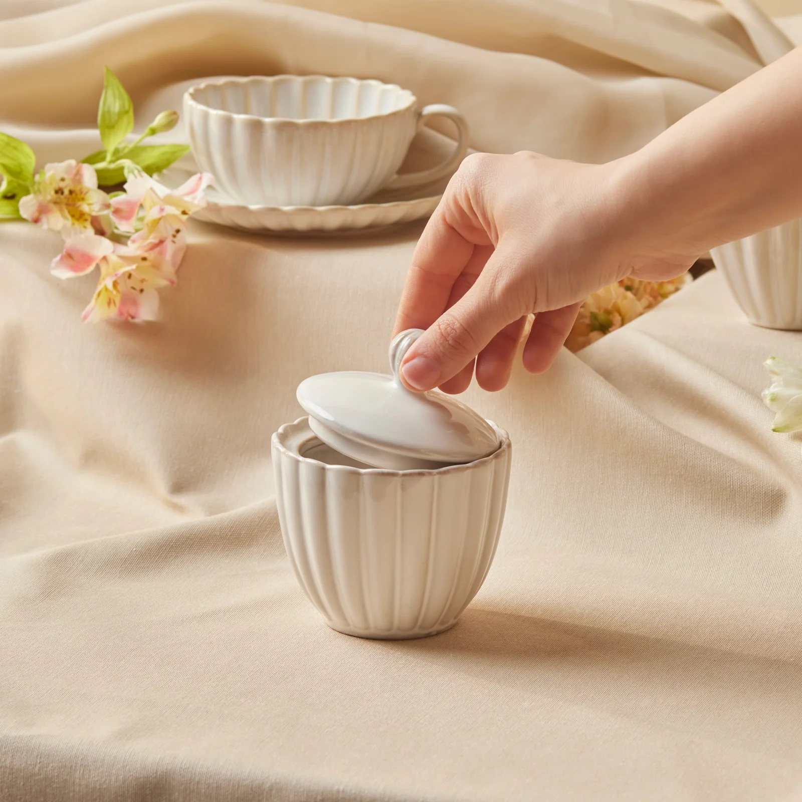 Karaca New Daisy Stoneware Sugar Bowl, 230ml, White - Image 2