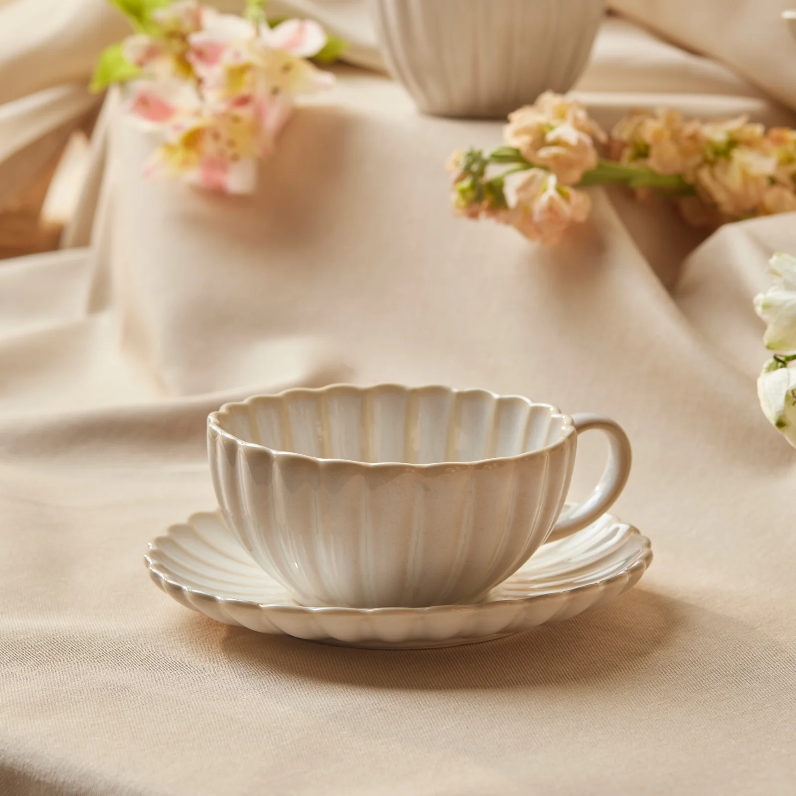 Karaca New Daisy Stoneware Glass Tea Cup and Saucer, 250ml, White - Image 4