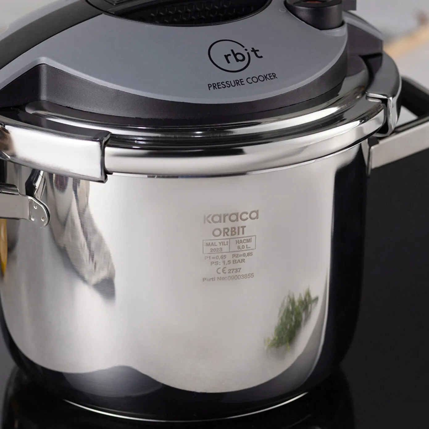 Karaca Orbit 2-Piece Stainless Steel Induction Pressure Cooker Set, 6L+8L, Black - Image 4