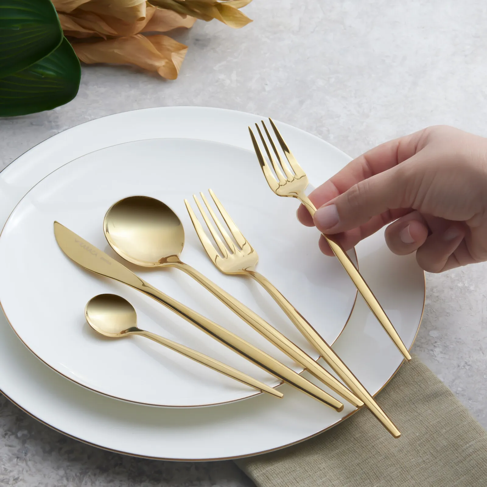 Karaca Orion 30-Piece Stainless Steel Cutlery Set for 6 People, Shiny Gold - Image 3