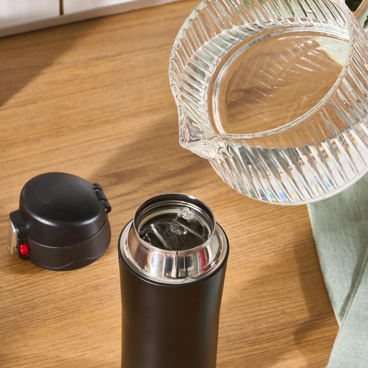 Karaca Pluton Stainless Steel Leak-Proof Flask, 350ml, Black - Image 4