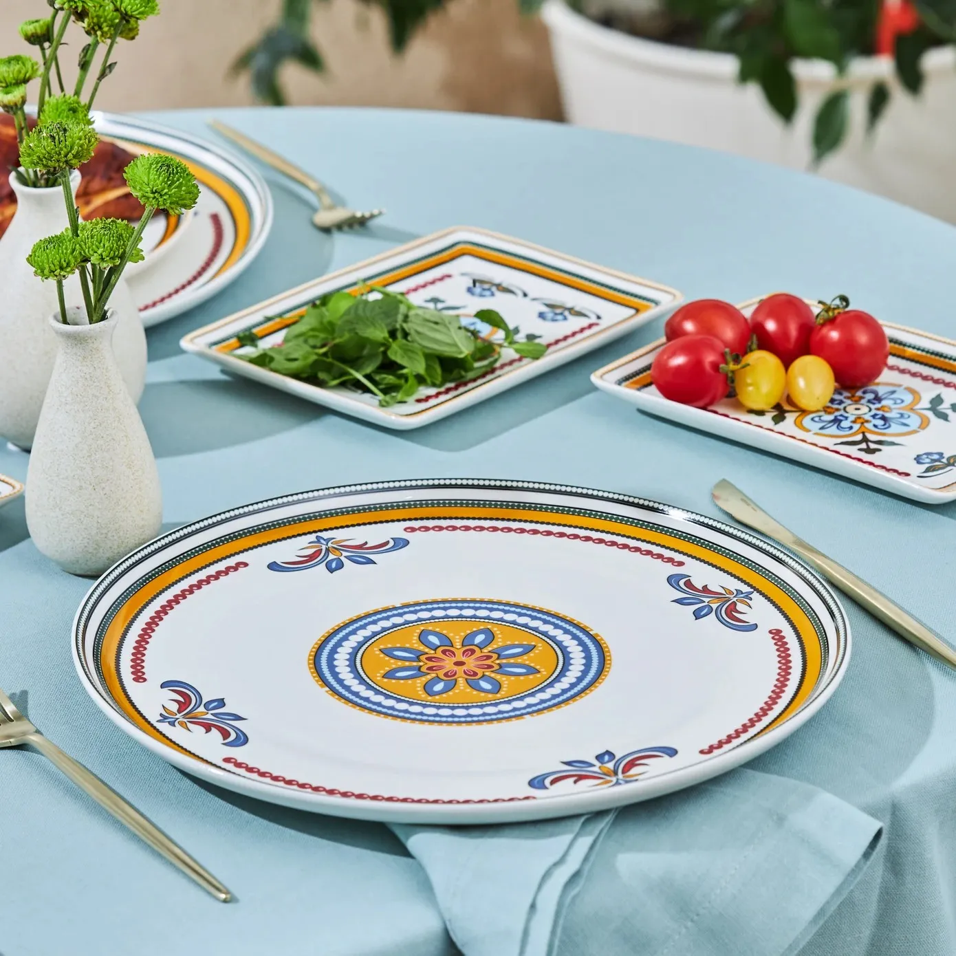 Karaca Positano 18-Piece Bone China Serveware Set for 6 People, Platinum - Image 4