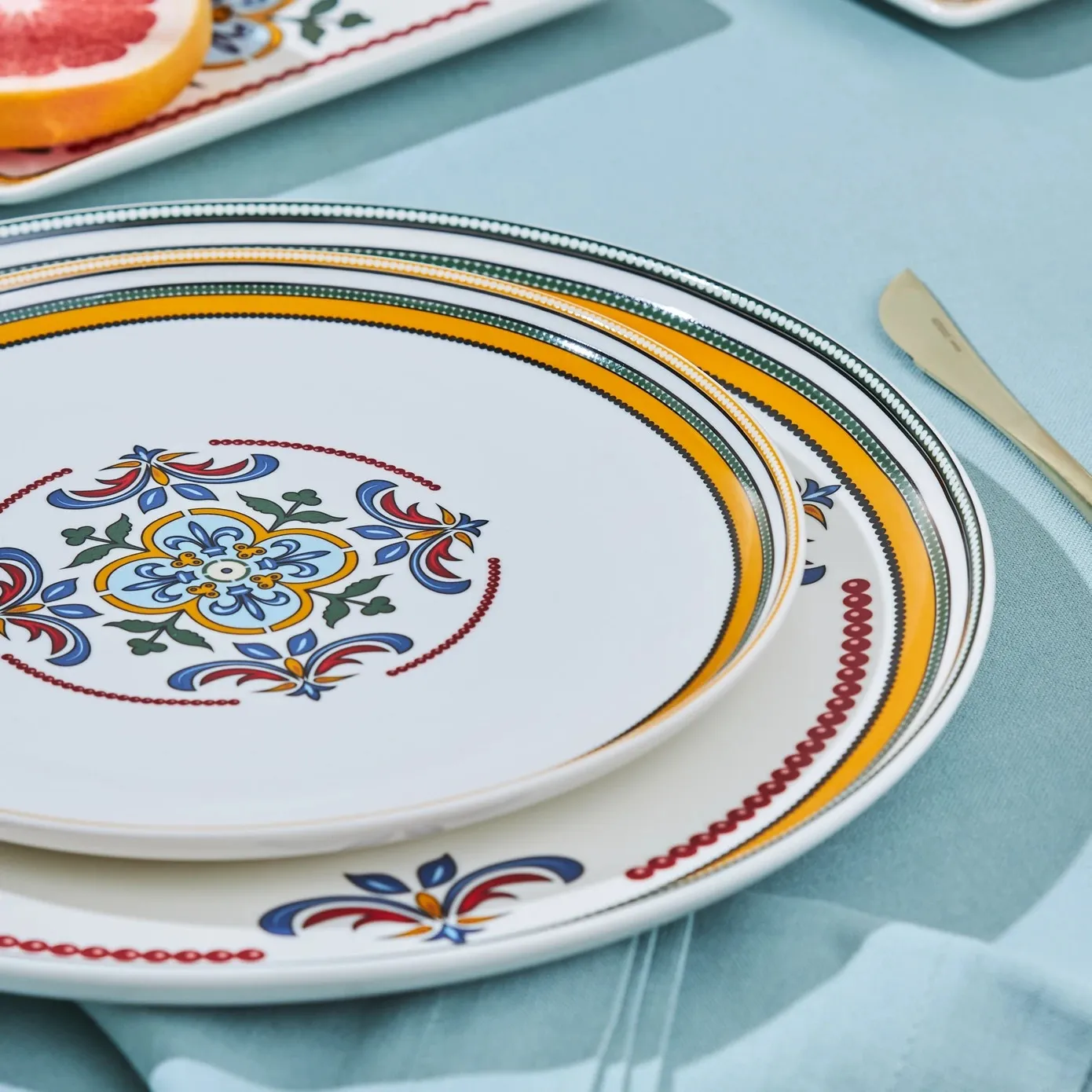 Karaca Positano 18-Piece Bone China Serveware Set for 6 People, Platinum - Image 7