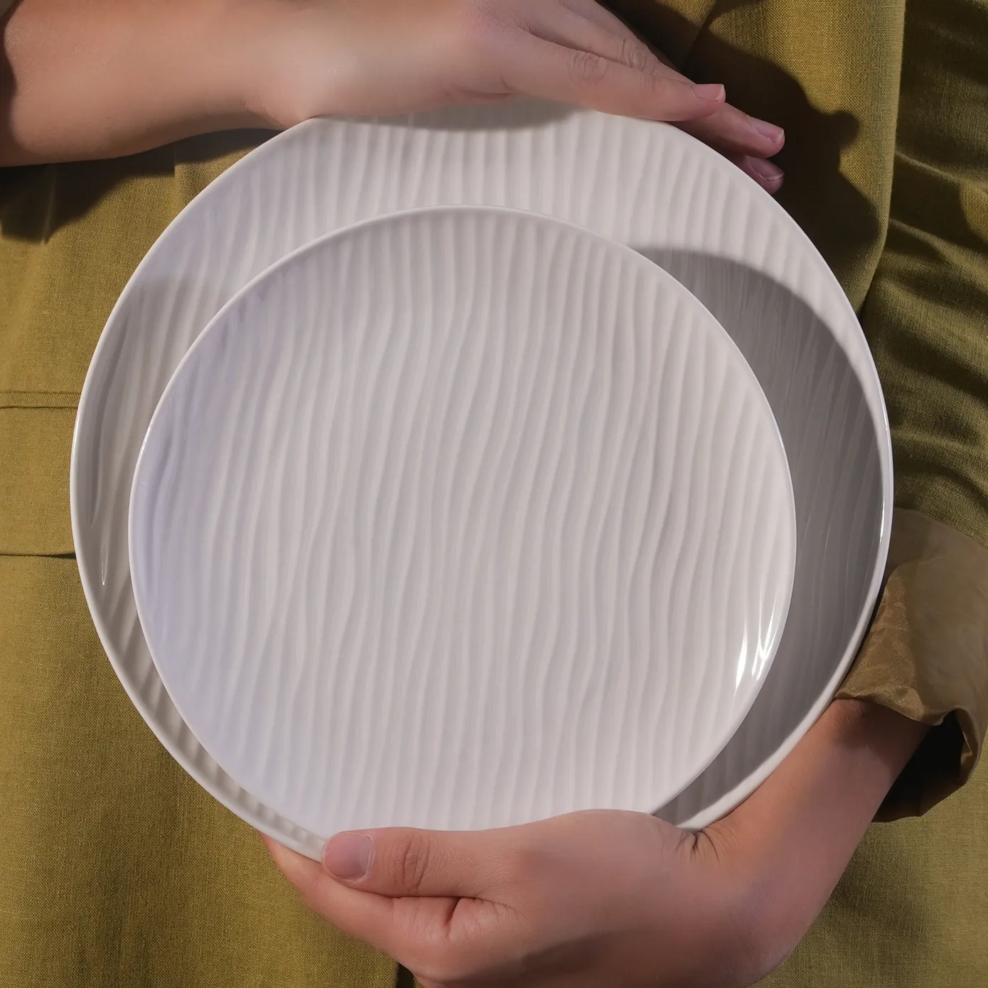 Karaca Ripple 12-Piece Porcelain Dinner Set for 4 People, White - Image 4