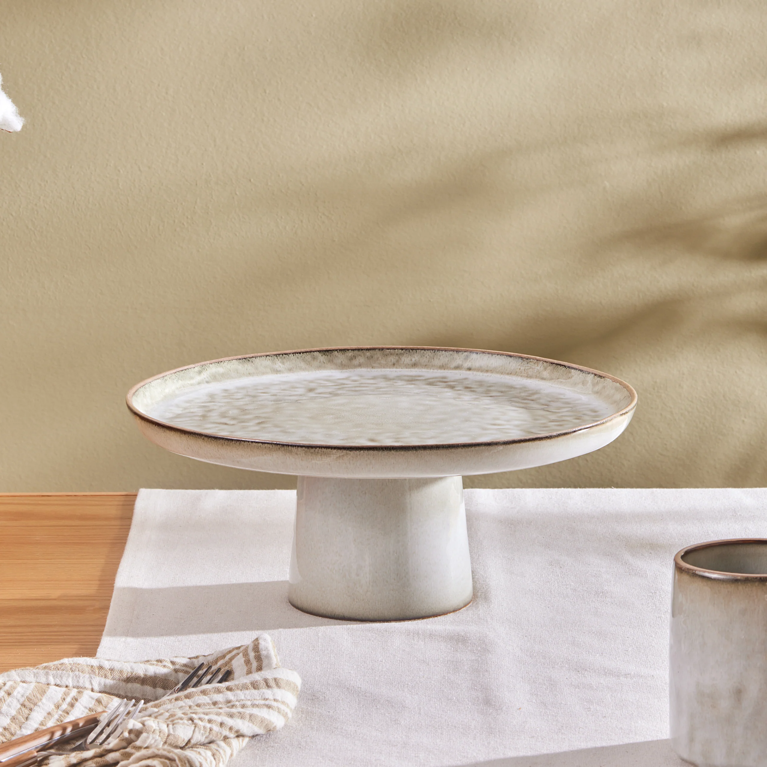 Karaca Rixton Ceramic Cake Stand, 30,5cm, Beige