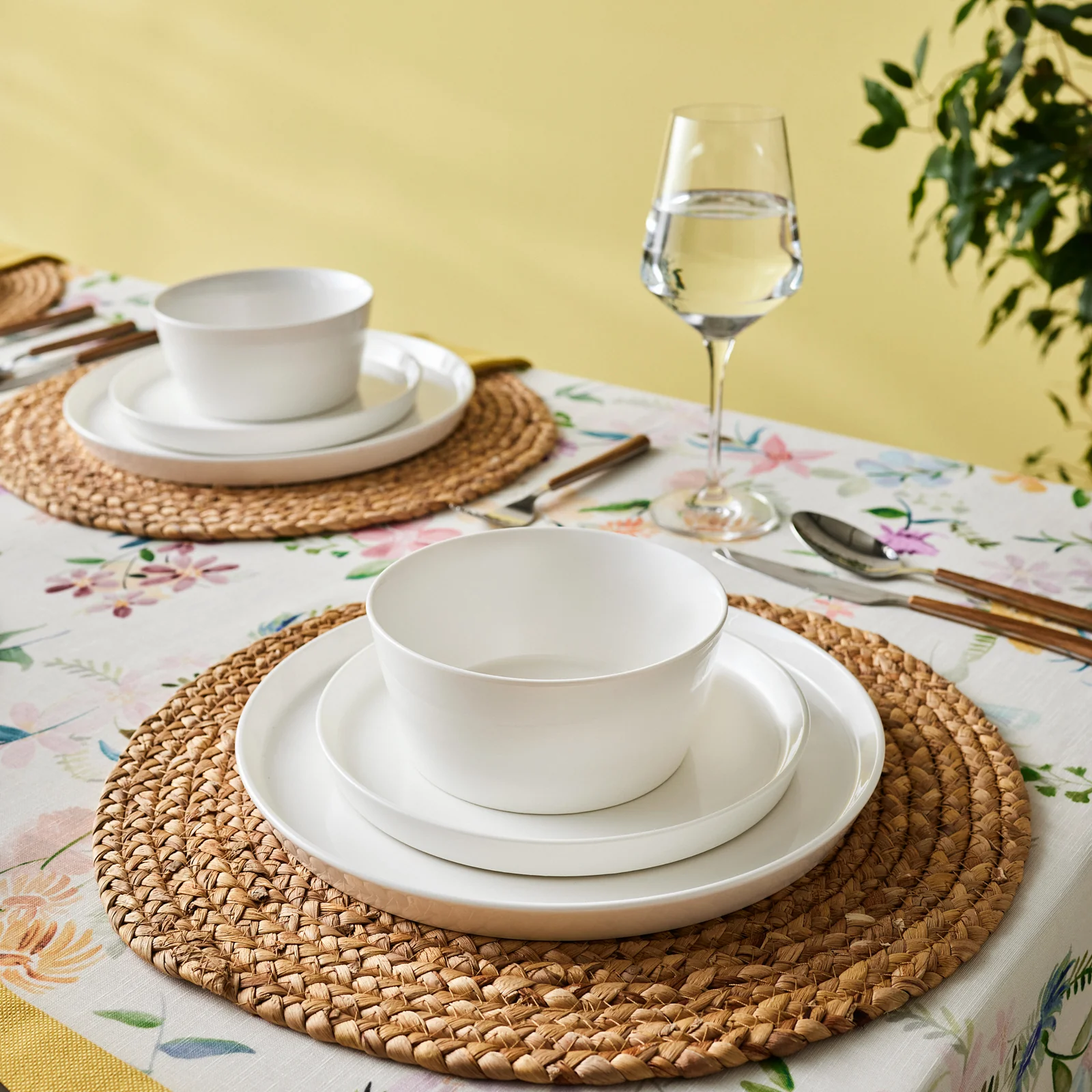 Karaca Salvare 18-Piece Bone China Dinner Set for 6 People, White - Image 3