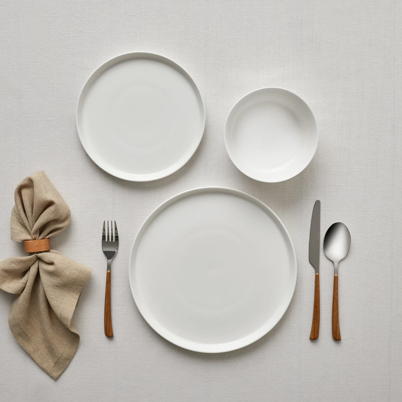 Karaca Salvare 18-Piece Bone China Dinner Set for 6 People, White - Image 4