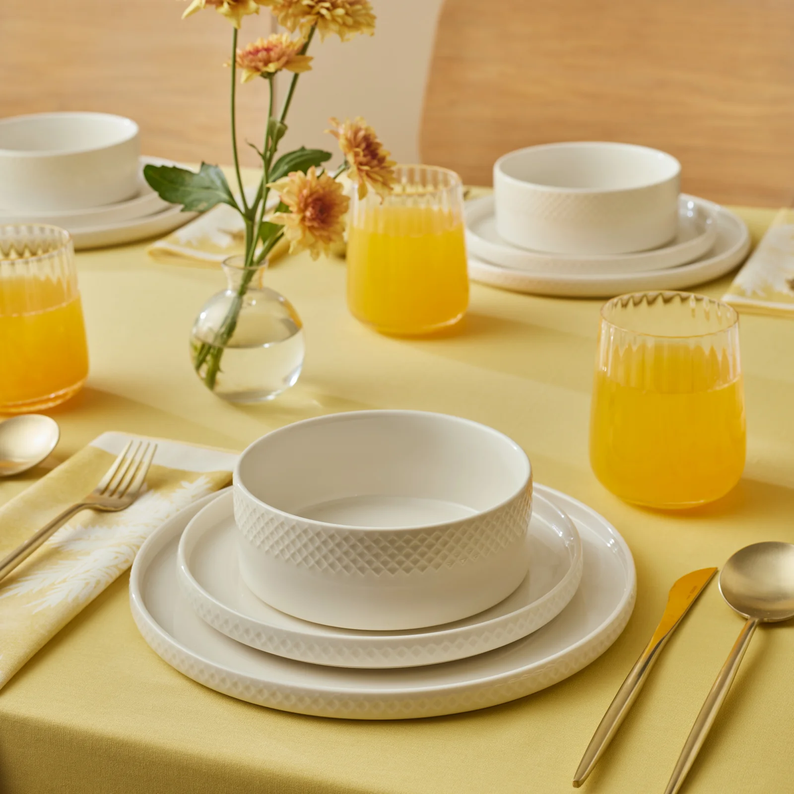 Karaca Salvare Diamond 18-Piece Bone China Dinner Set for 6 People, White - Image 3