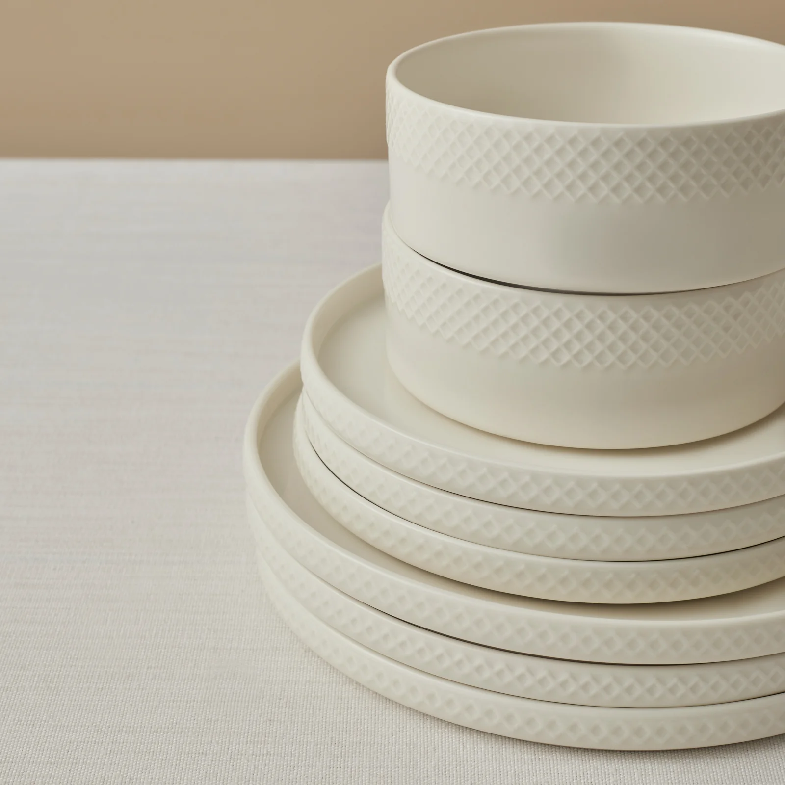 Karaca Salvare Diamond 18-Piece Bone China Dinner Set for 6 People, White - Image 7