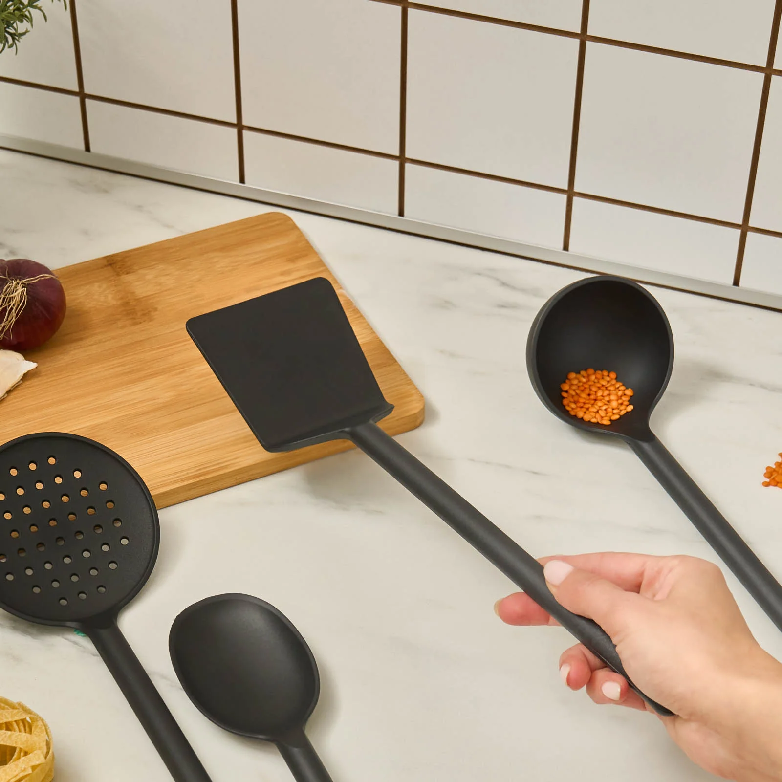 Karaca Simple 5-Piece Utensil Set, Black - Image 3