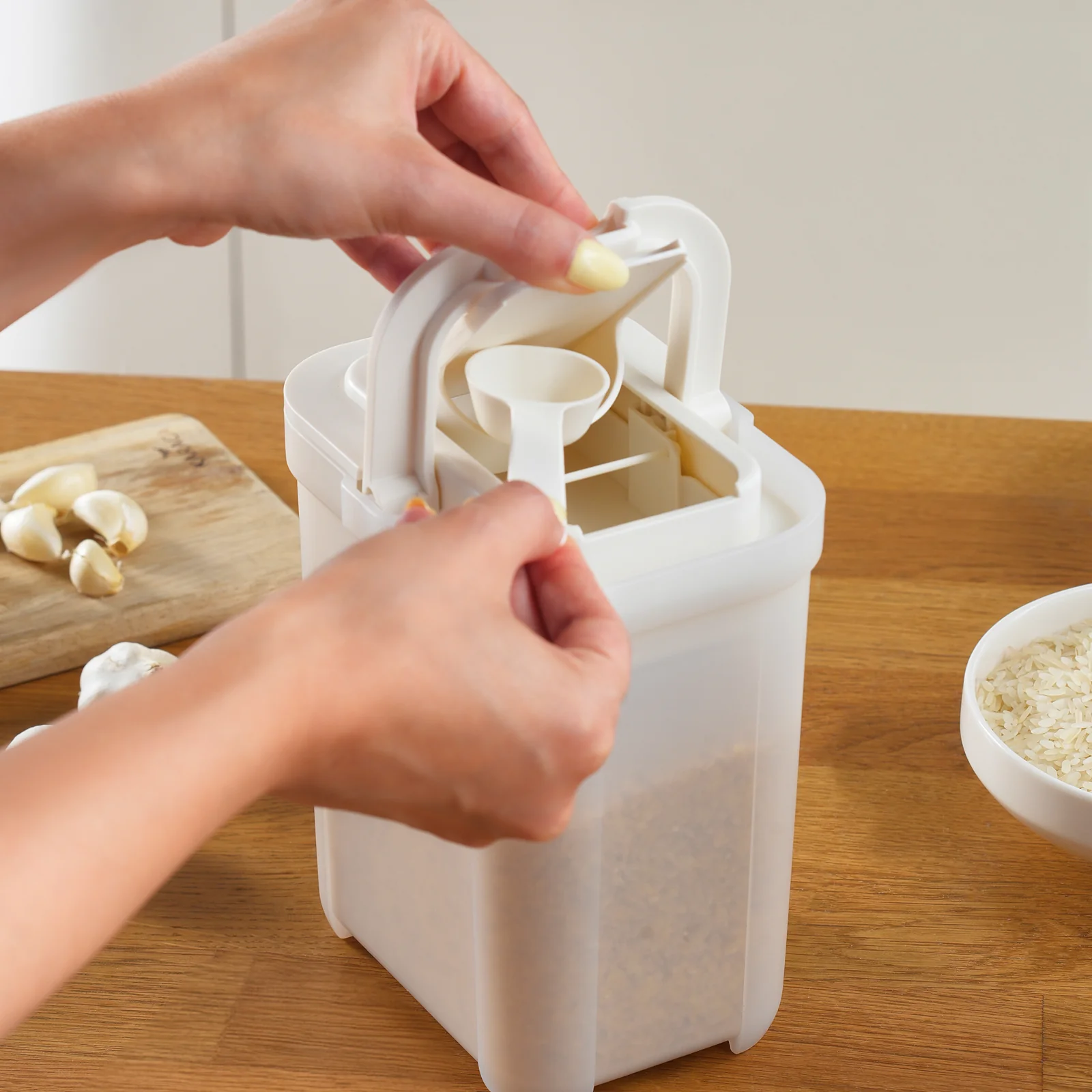 Karaca Spoonsafe Storage Container with Spoon, 1500ml, White - Image 3