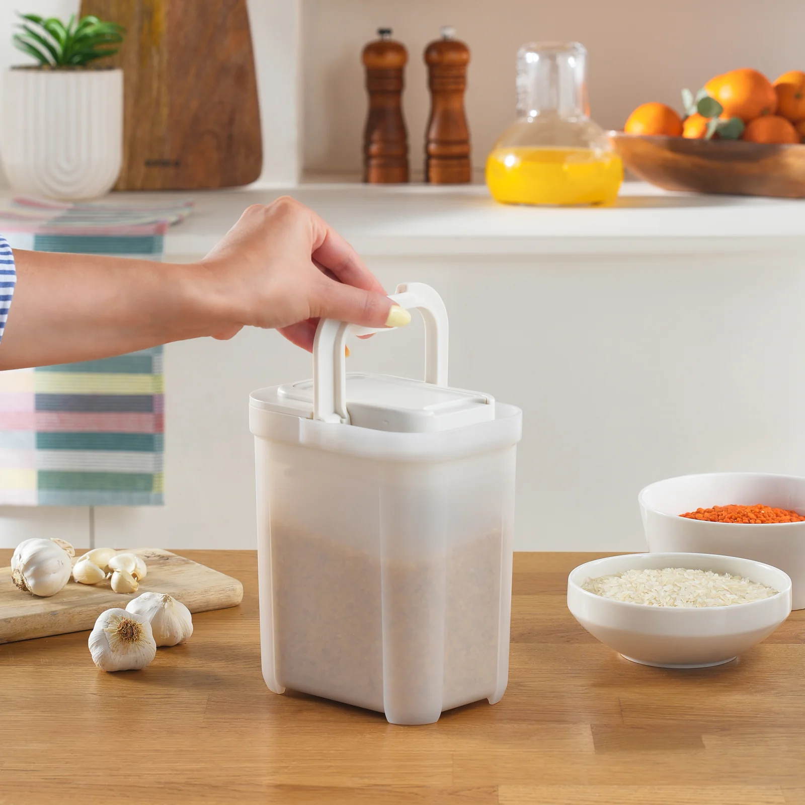 Karaca Spoonsafe Storage Container with Spoon, 1500ml, White - Image 4