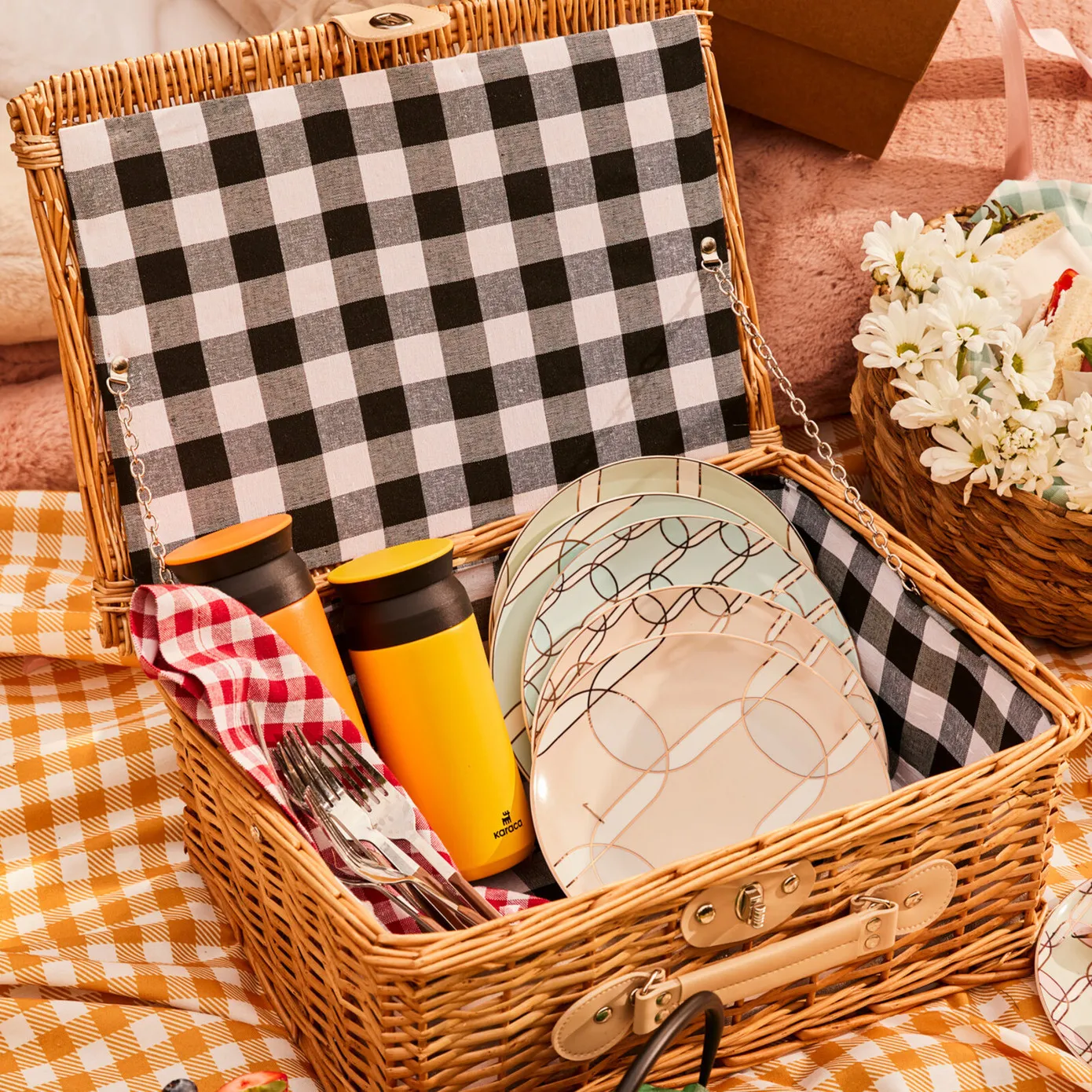 Karaca Wicker Picnic Basket, 40cm, Brown Multi - Image 4