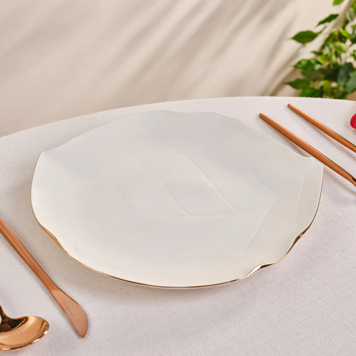 Karaca X Müge Anlı Bone China Serving Platter, 27cm, Gold White