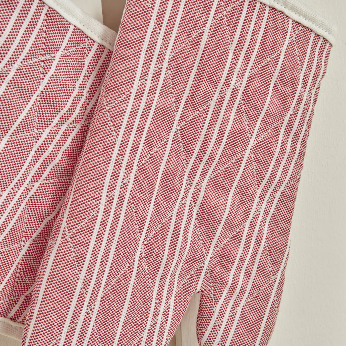 Karaca Home Fabricia Kitchen Apron, 75x56cm, Red - Image 4
