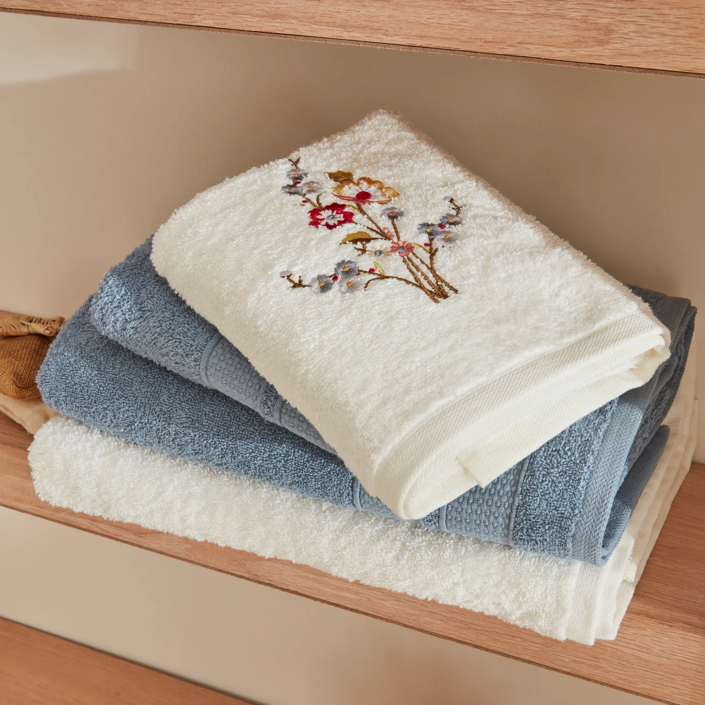 Karaca Home Nita 5-Piece 100% Turkish Cotton Family Bathroom Set, Blue - Offwhite - Image 4