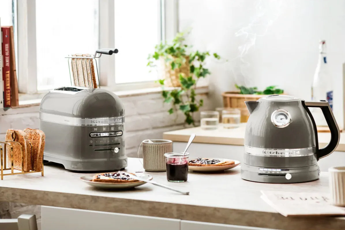 KitchenAid Artisan Kettle, 1.5L, Medallion Silver - Image 3