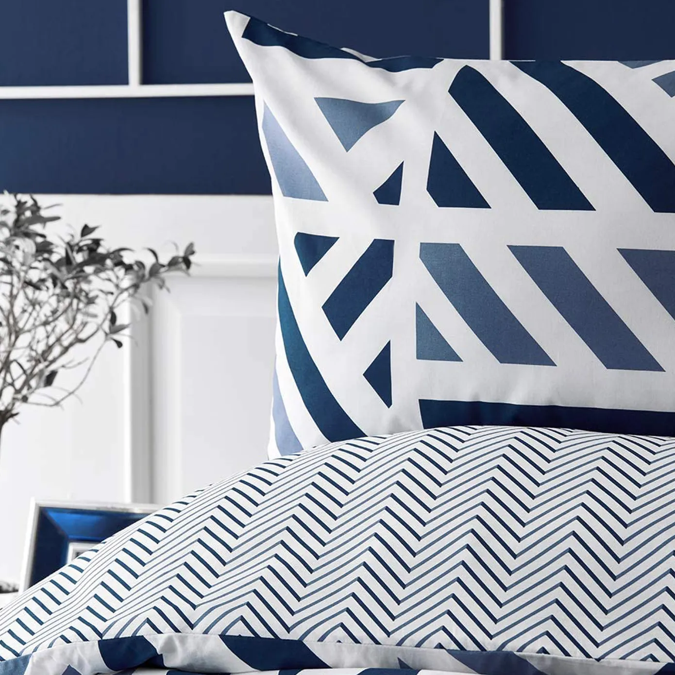 Nautica Home Orion 100% Turkish Cotton Duvet Cover Set, King, 230cmx220cm, Navy Blue White - Image 2