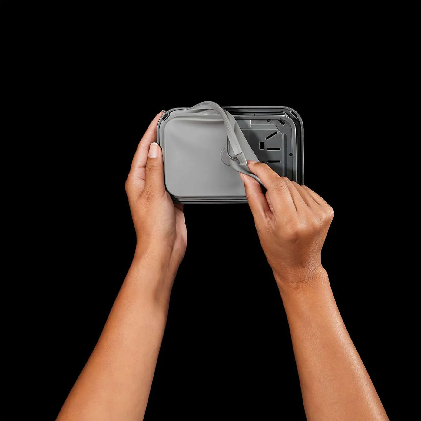 Oxo POP Stainless Steel lid  Container Big Square Short, 2.6L, Grey - Image 4