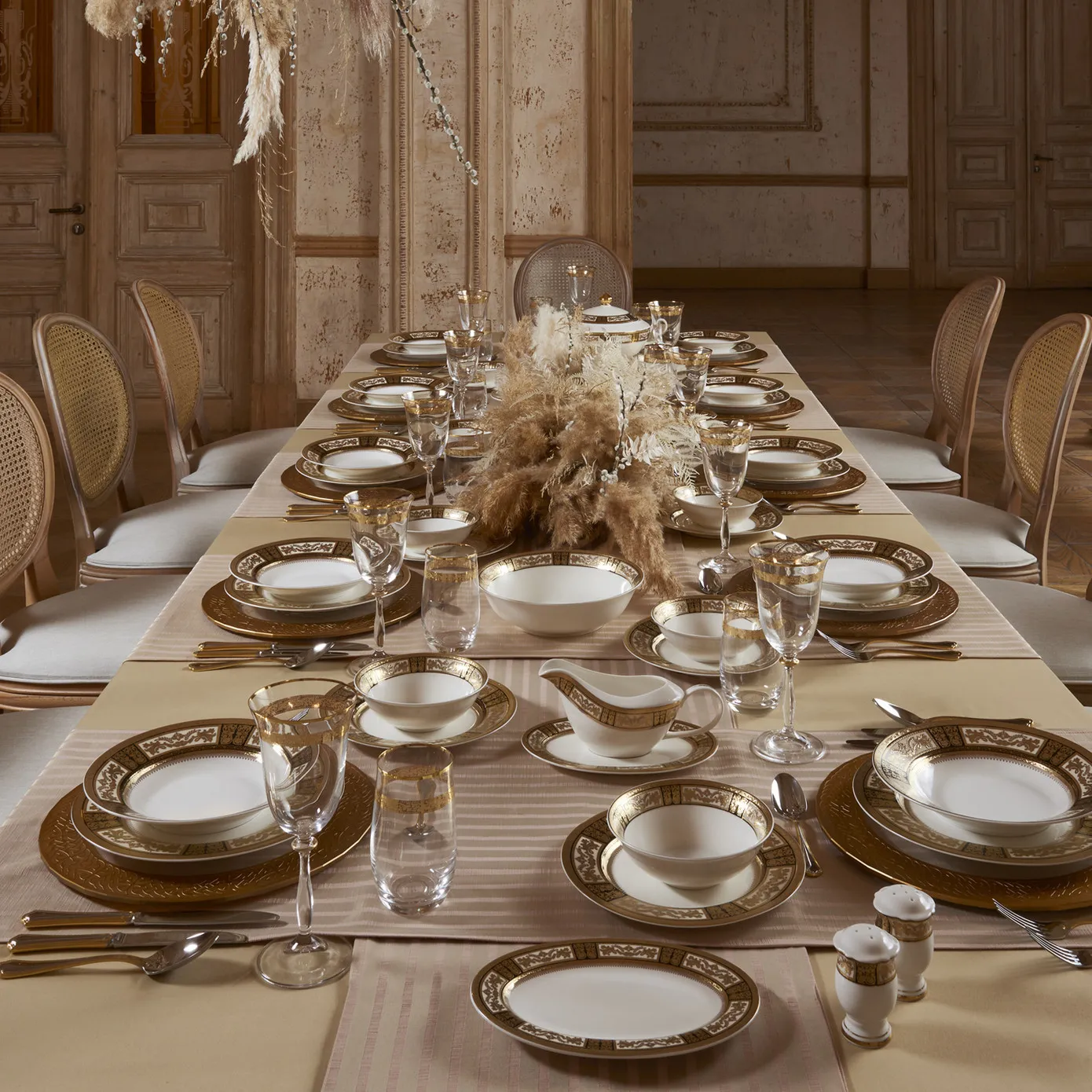 Weimar Friederike Of Hesse-Darmstadt 63-Piece Fine Bone China Dinner Set for 12 People, White Gold - Image 10