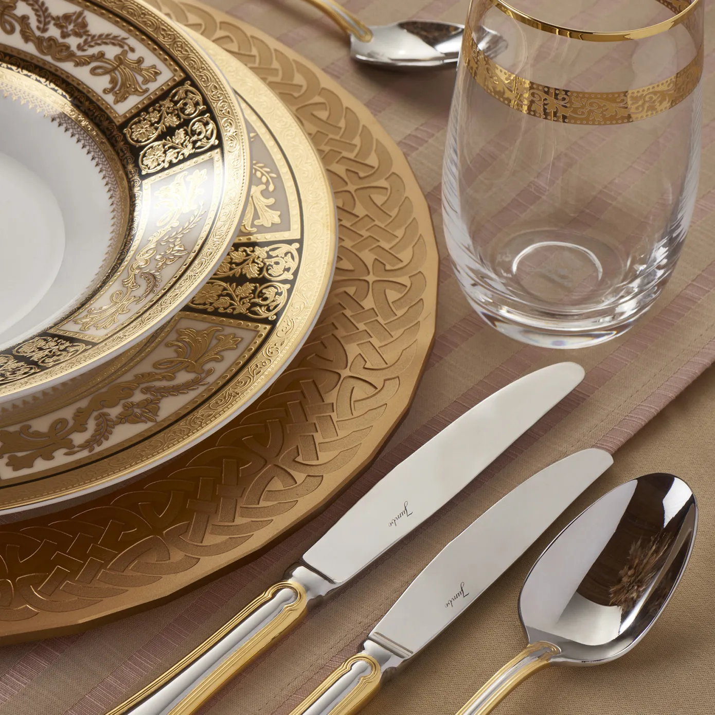 Weimar Friederike Of Hesse-Darmstadt 63-Piece Fine Bone China Dinner Set for 12 People, White Gold - Image 12