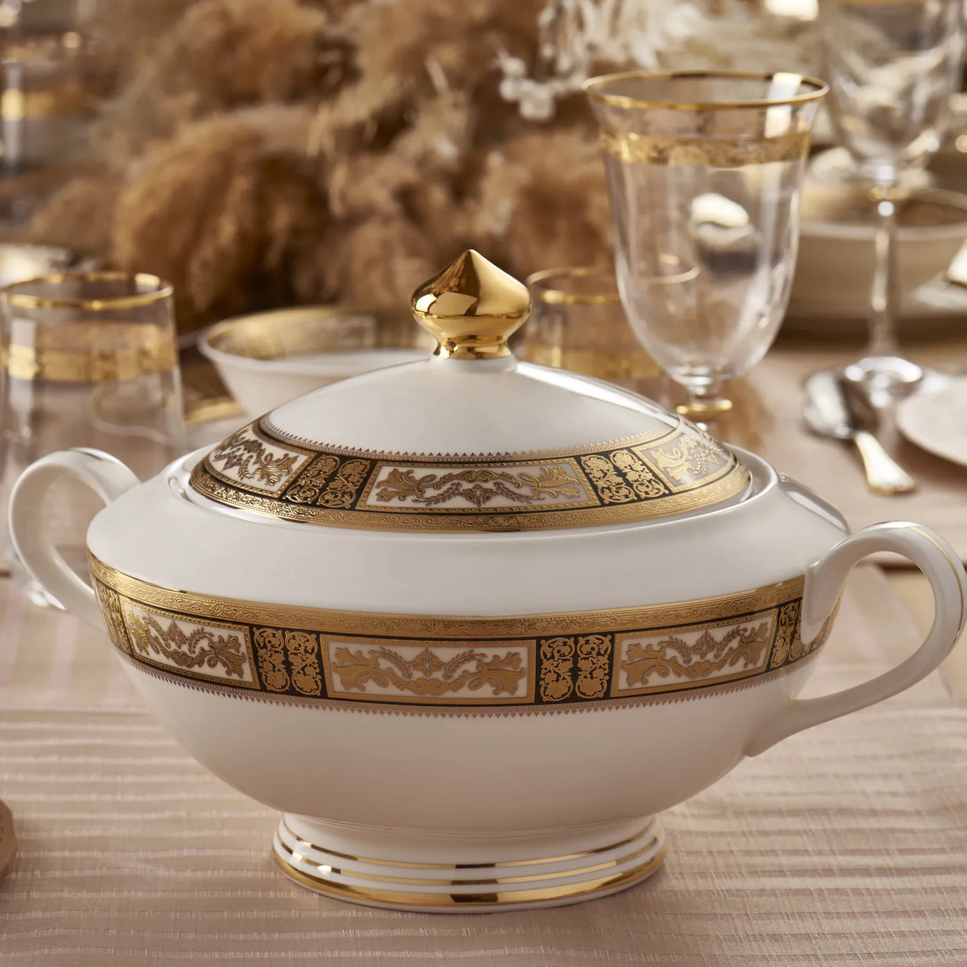 Weimar Friederike Of Hesse-Darmstadt 63-Piece Fine Bone China Dinner Set for 12 People, White Gold - Image 3