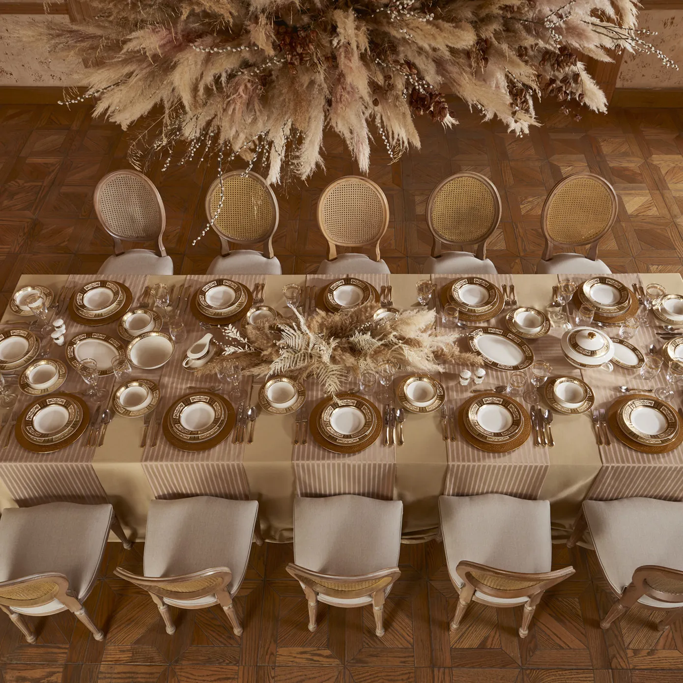Weimar Friederike Of Hesse-Darmstadt 63-Piece Fine Bone China Dinner Set for 12 People, White Gold - Image 4