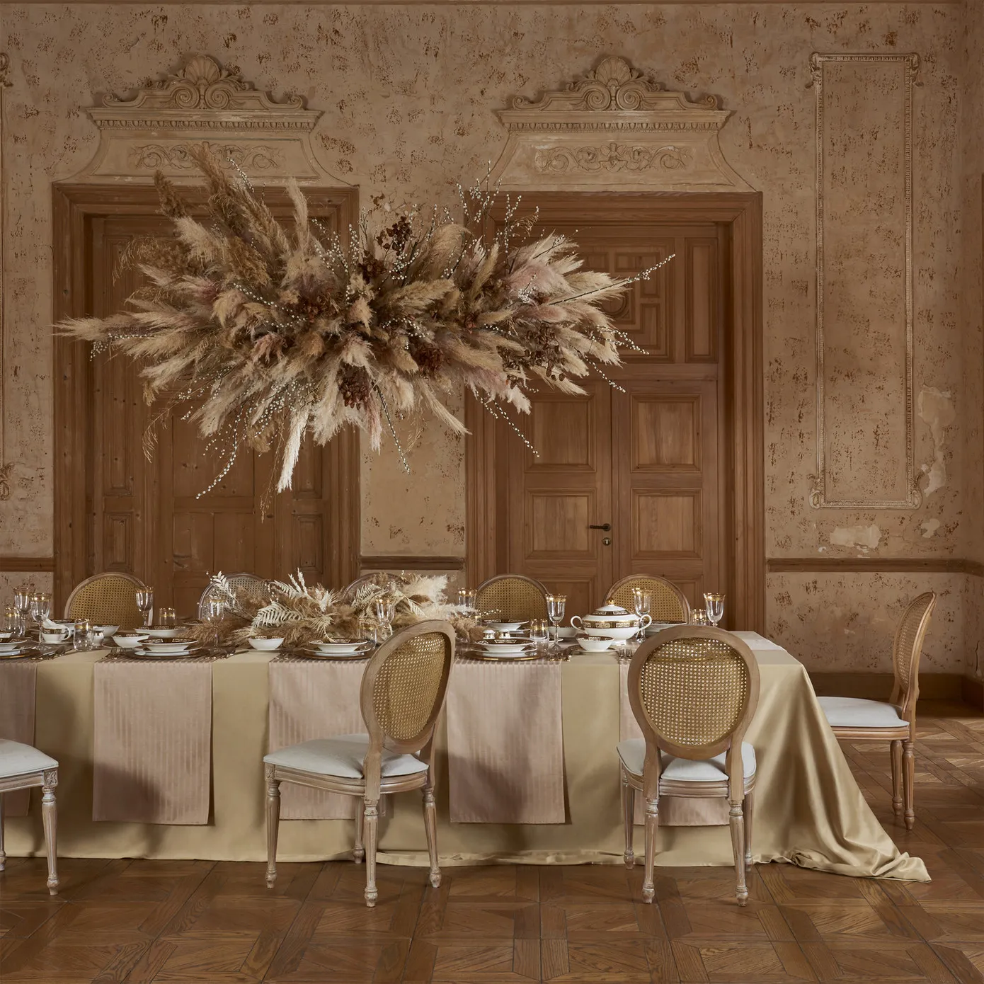 Weimar Friederike Of Hesse-Darmstadt 63-Piece Fine Bone China Dinner Set for 12 People, White Gold - Image 7