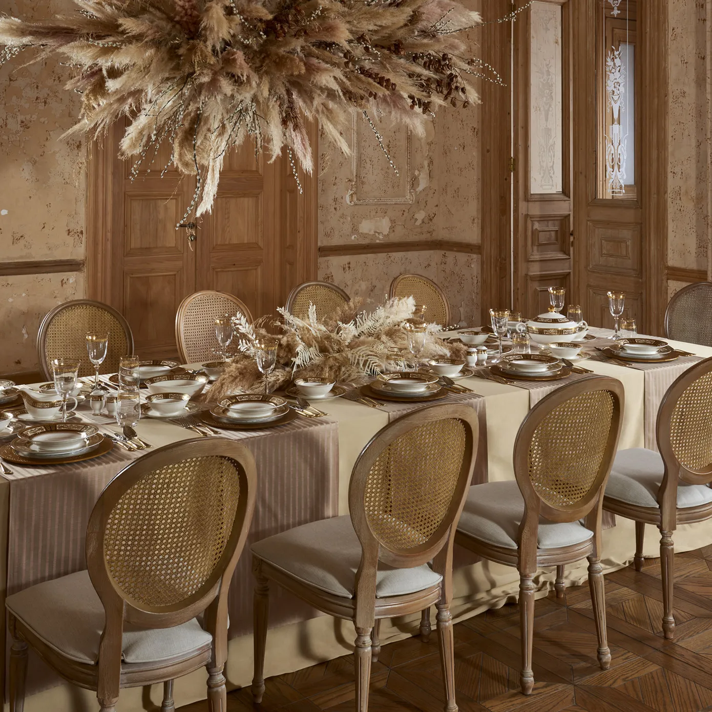 Weimar Friederike Of Hesse-Darmstadt 63-Piece Fine Bone China Dinner Set for 12 People, White Gold - Image 8