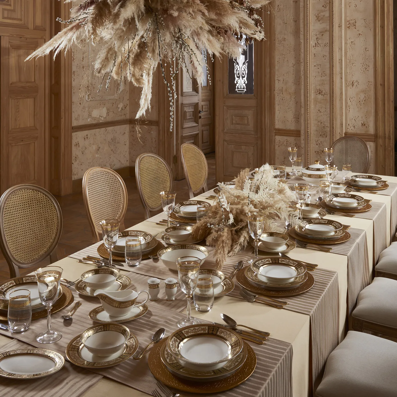 Weimar Friederike Of Hesse-Darmstadt 63-Piece Fine Bone China Dinner Set for 12 People, White Gold - Image 9
